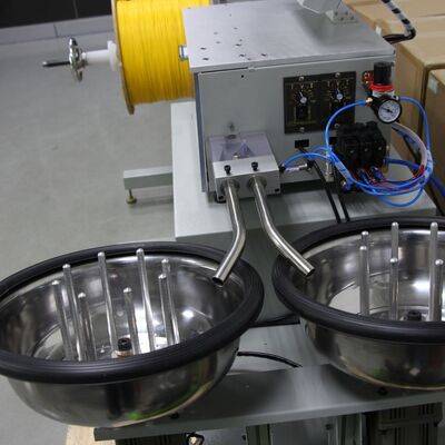 CLX-96 Macchina automatica di taglio di cavi in fibra ottica con velocità da 1,6-2,1 m/s per cordoni a patch da 0,9 mm-6 mm e interfaccia tattile